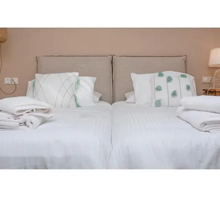 Athena Luxury Apartamento Mesongí